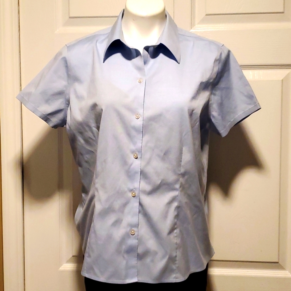 Eddie Bauer Stretch Wrinkle-Resistant Women's Button-Down Short Sleeve - Large